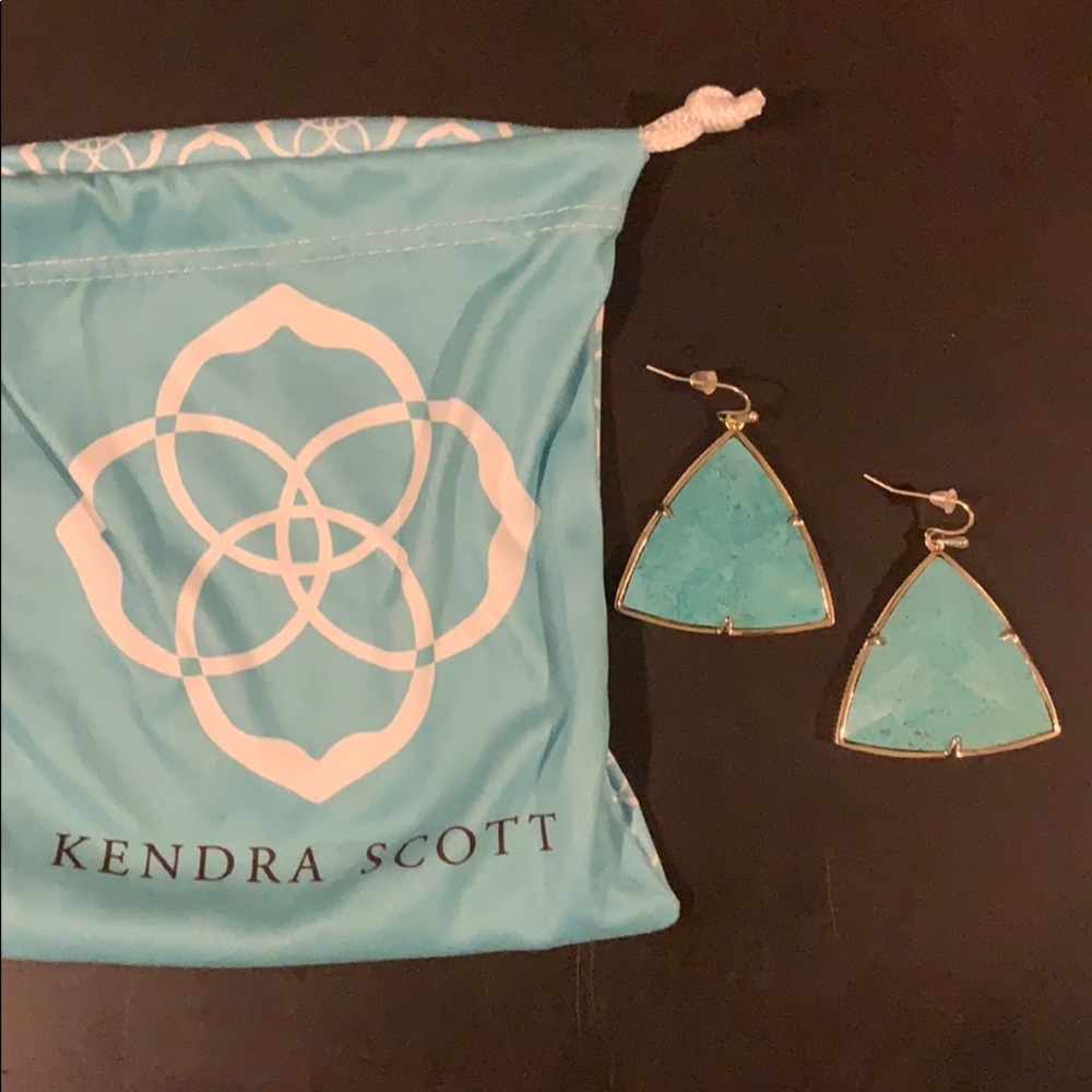 Excellent condition Kendra Scott earrings.